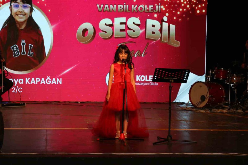 Van'da minik öğrenciler performansları ile mest etti