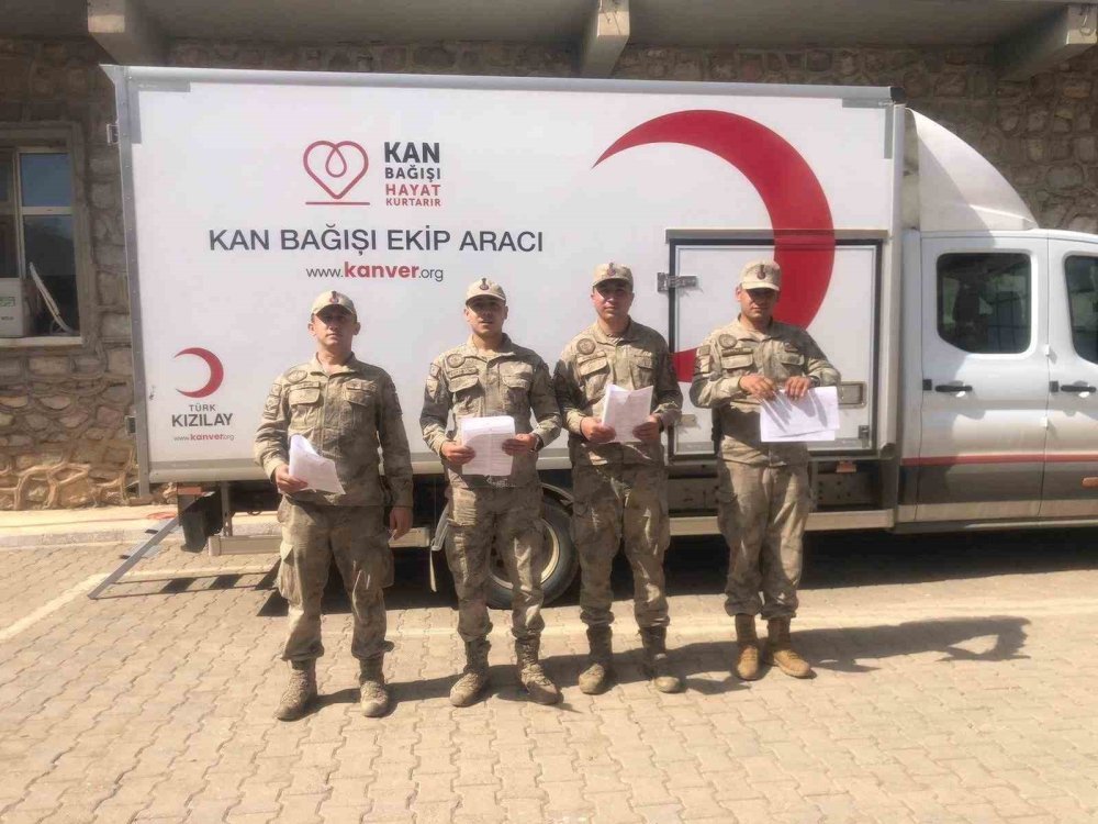 Jandarma personeli kan bağışı yaptı