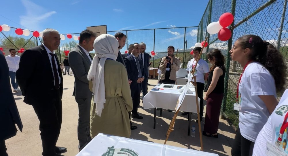Suüstü köyünde TÜBİTAK 4006 Bilim Fuarı düzenlendi