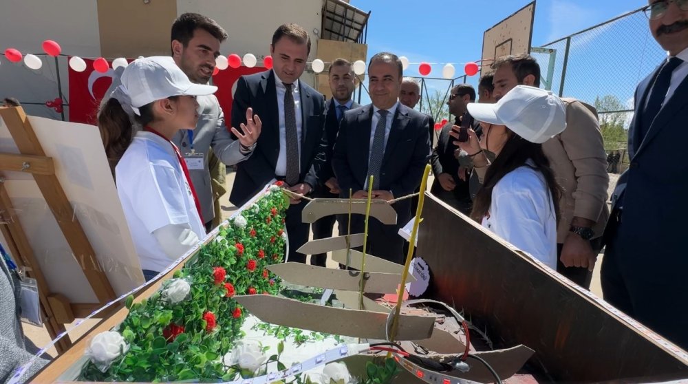 Suüstü köyünde TÜBİTAK 4006 Bilim Fuarı düzenlendi