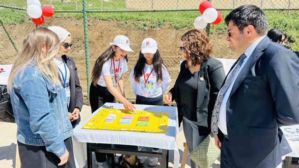 Suüstü köyünde TÜBİTAK 4006 Bilim Fuarı düzenlendi