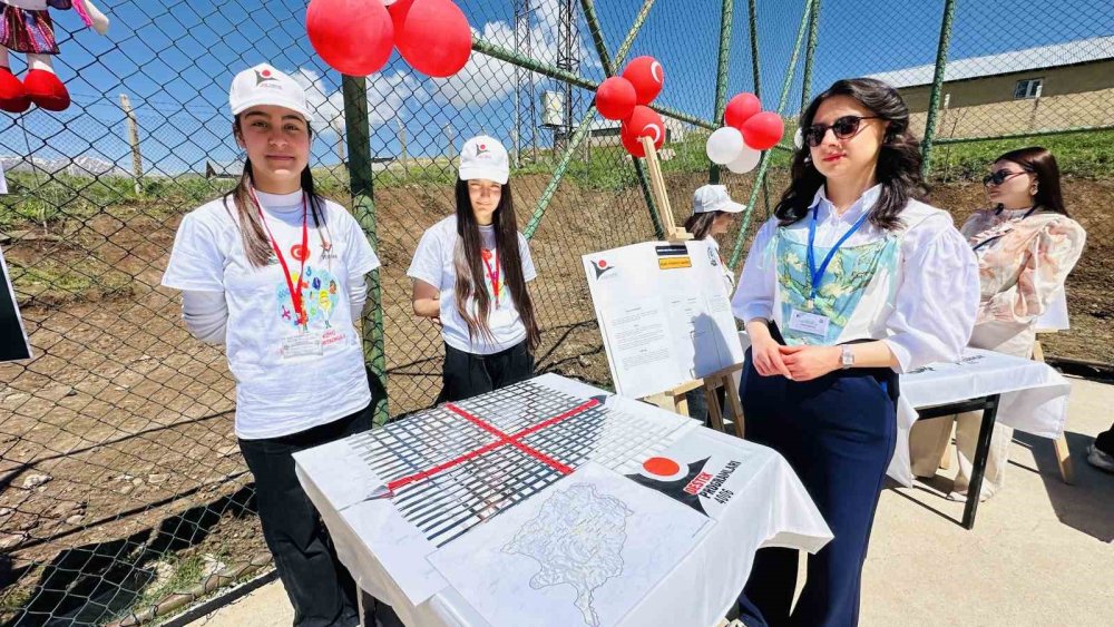 Suüstü köyünde TÜBİTAK 4006 Bilim Fuarı düzenlendi