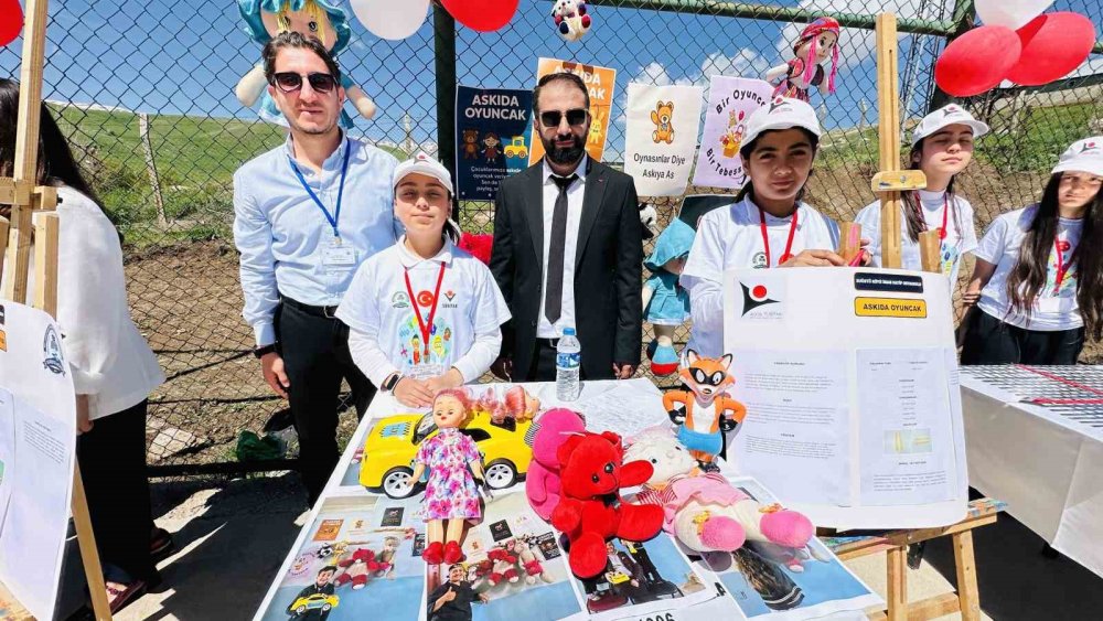 Suüstü köyünde TÜBİTAK 4006 Bilim Fuarı düzenlendi