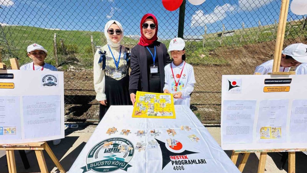 Suüstü köyünde TÜBİTAK 4006 Bilim Fuarı düzenlendi