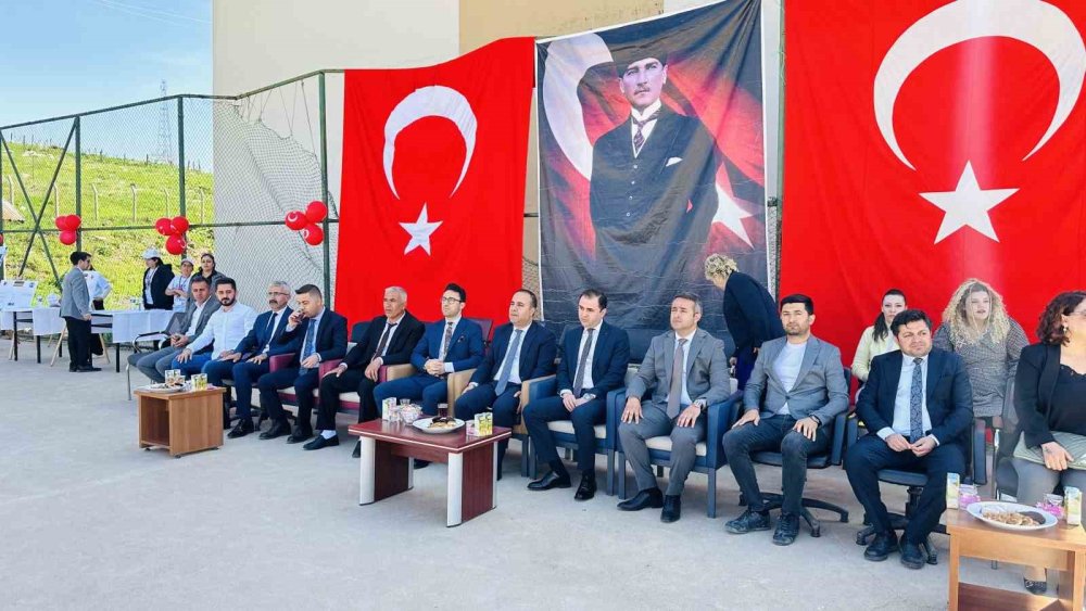 Suüstü köyünde TÜBİTAK 4006 Bilim Fuarı düzenlendi