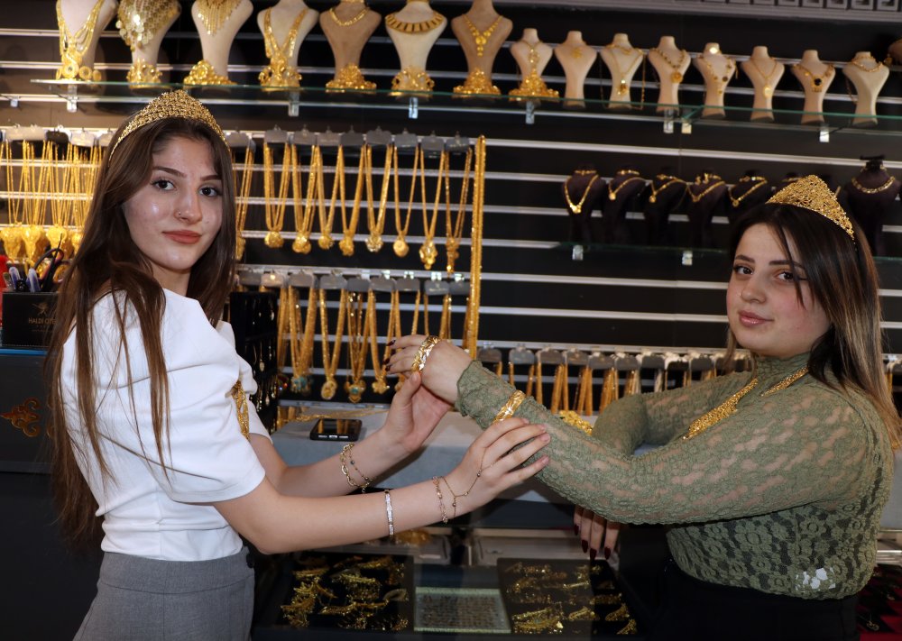 Van'da altın alamayanlar imitasyon takıya yöneldi