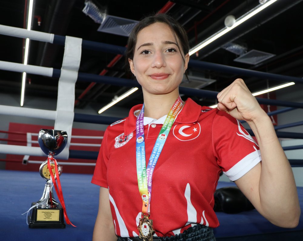 Hakkarili Gizemnur Tatlı muaythai şampiyonasında Türkiye birincisi oldu
