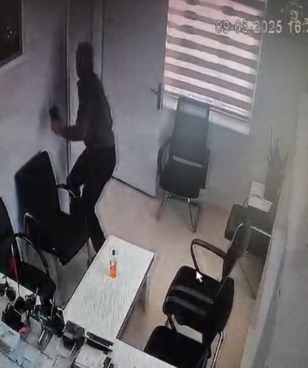 Elazığ’da muhtara silahlı saldırı anı kamerada