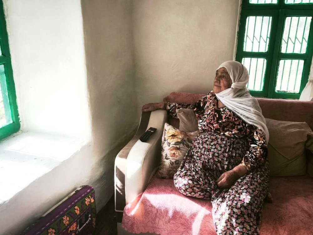 Anneler Günü hediyesi ’gökten’ indi: Bahçesine cisim düştü