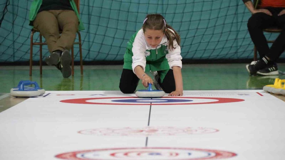 Elazığ’da 45 takım Floor Curling müsabakalarında buluştu