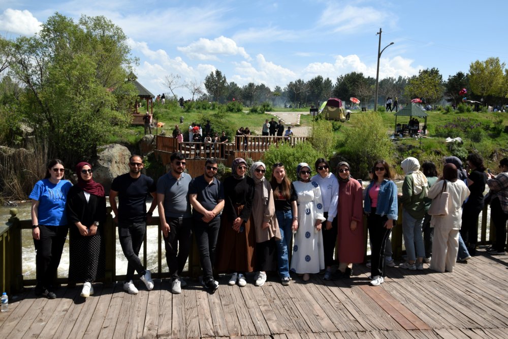 İnci kefalinin zorlu göçünü yüzlerce kişi izledi