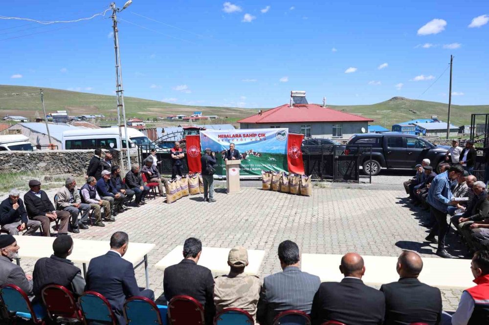 Sarıkamış’ta korunga tohumu dağıtıldı