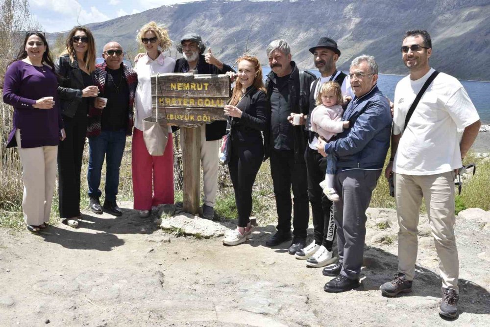 Tarihi Selçuklu Mezarlığı’na ünlü akını