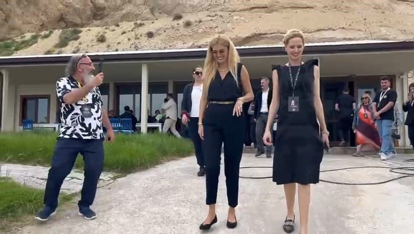 Wilma Elles ve Tuşba Özay Van Gölü’ne girdi
