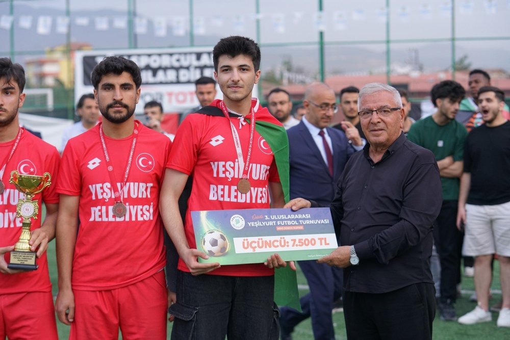 3. Uluslararası Yeşilyurt Futbol Turnuvası sona erdi