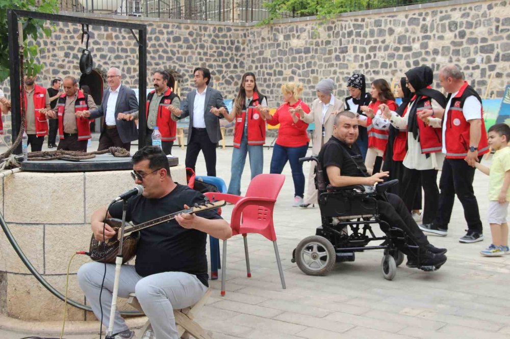 Cizre'de engelli bireyler ve ailelerine etkinlik düzenlendi