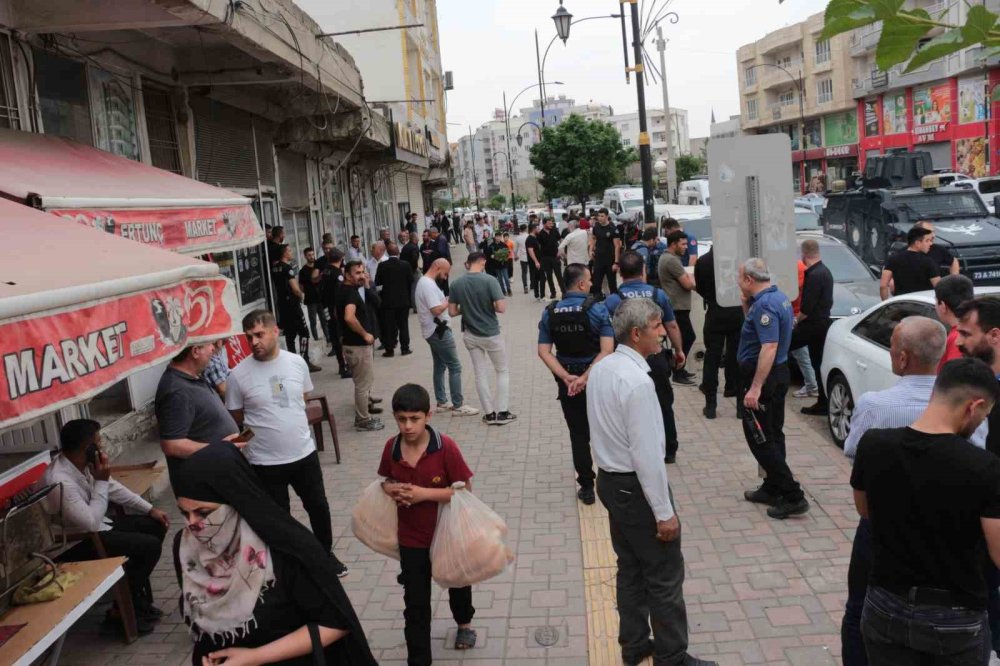 Cizre'de mahallede başlayan kavga caddeye taştı: 2 yaralı