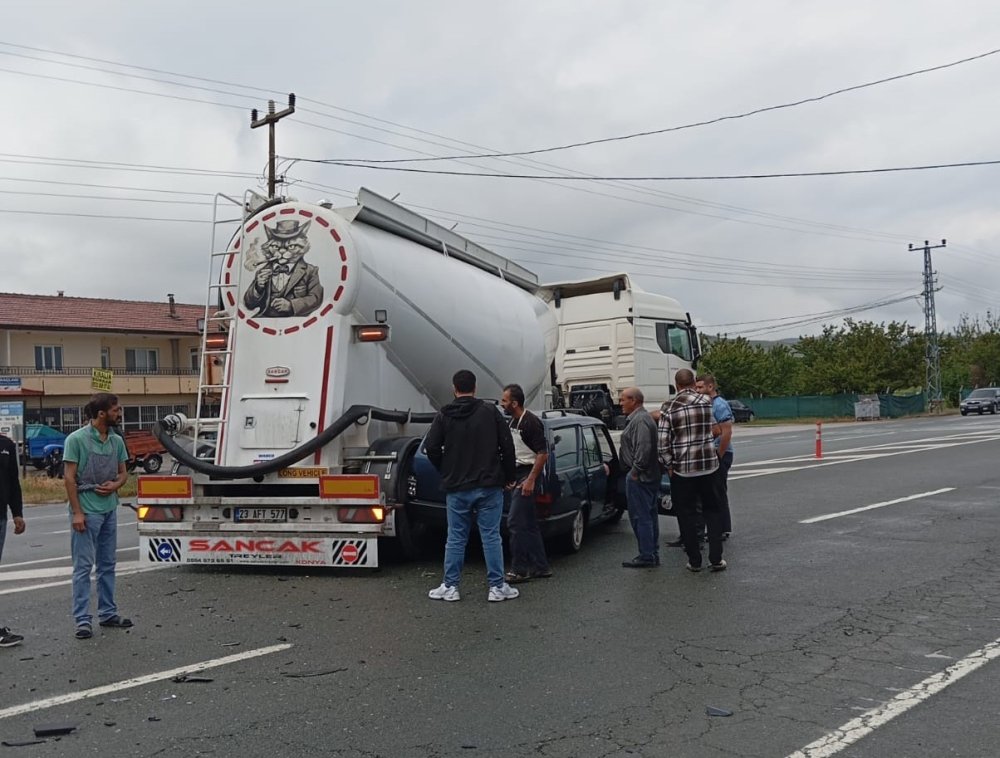 Silobas ile otomobil çarpıştı: 1 yaralı