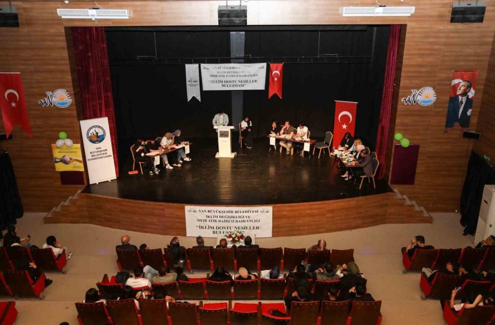 Van'da öğrenciler ‘Liseler Arası İklim Münazarası’nda fikirlerini savundu