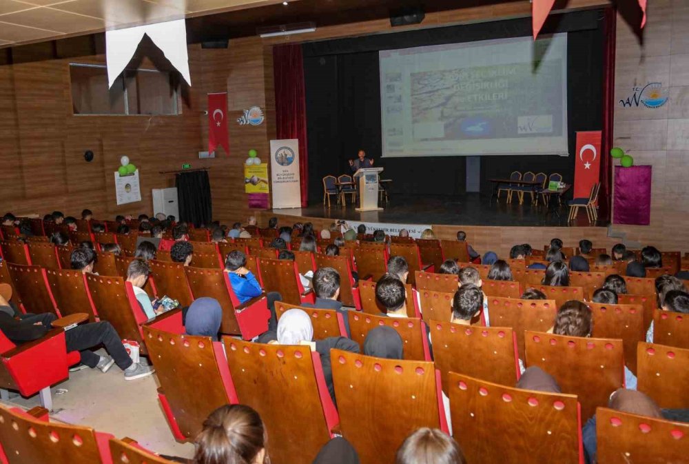 Van'da öğrenciler ‘Liseler Arası İklim Münazarası’nda fikirlerini savundu