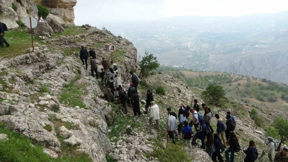 Bin 500 rakımdaki mağaralarda çağdaş sanat sergisi