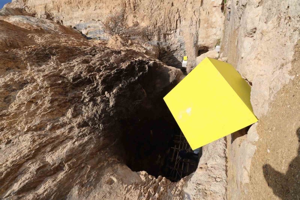 Bin 500 rakımdaki mağaralarda çağdaş sanat sergisi