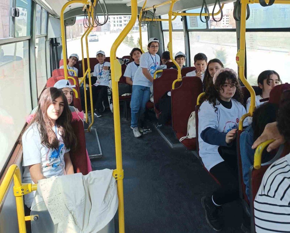 Çocuklar Van’ı fotoğraflıyor