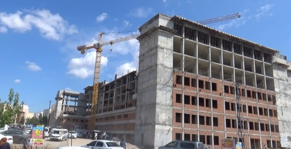 İnşaattan düşen usta hayatını kaybetti