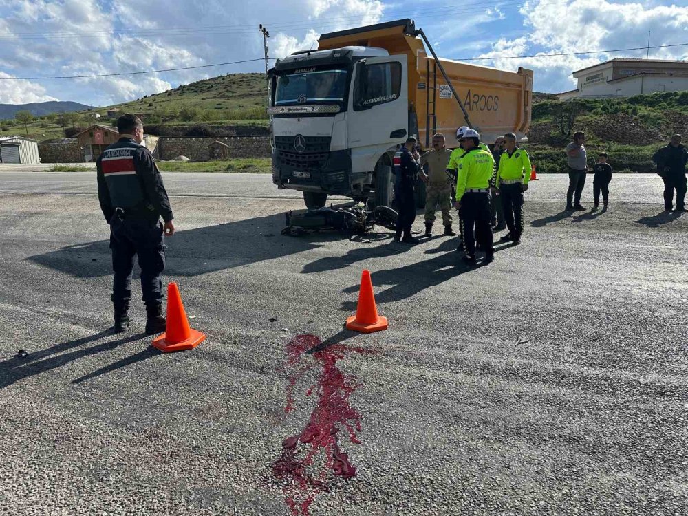 Malatya’da motosikletle kamyon çarpıştı: 1 yaralı
