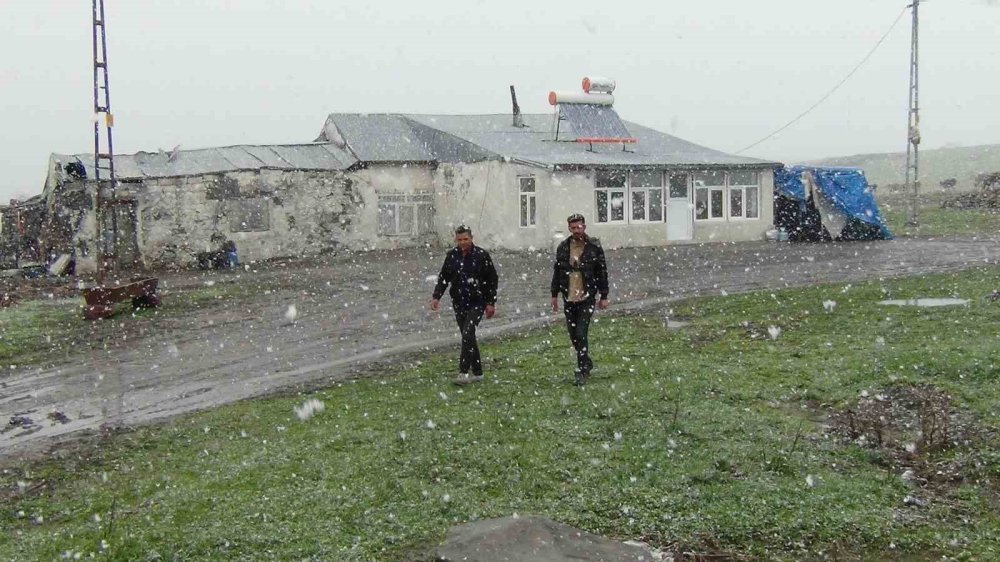 Mayıs karı Karslıları şaşırttı