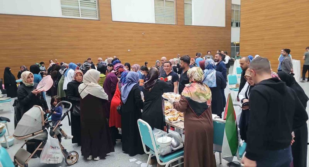 Van’da Gazze için hayır çarşısı düzenlendi