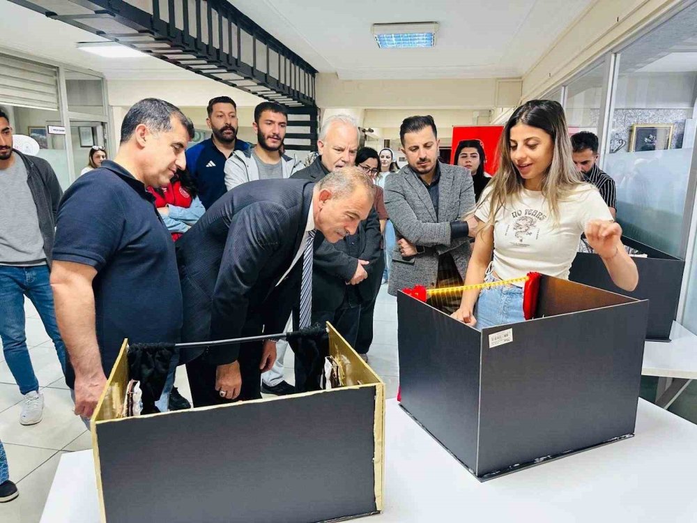 Van’da ‘Tiyatro Dekorları Maket Sergisi’ açıldı