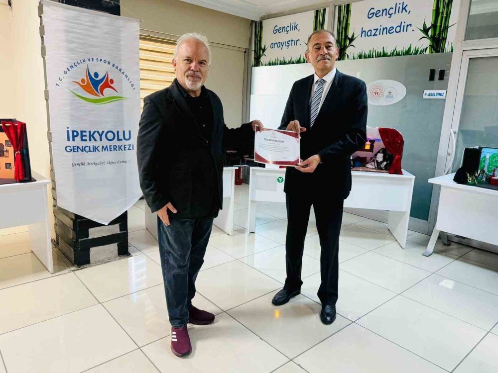 Van’da ‘Tiyatro Dekorları Maket Sergisi’ açıldı