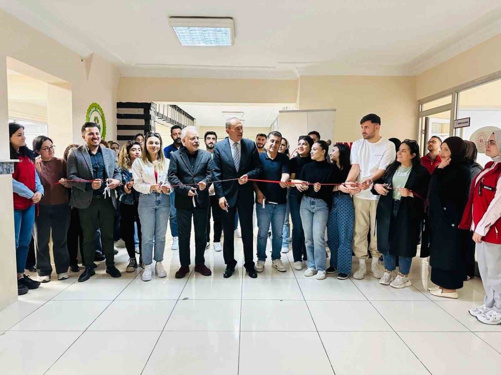 Van’da ‘Tiyatro Dekorları Maket Sergisi’ açıldı