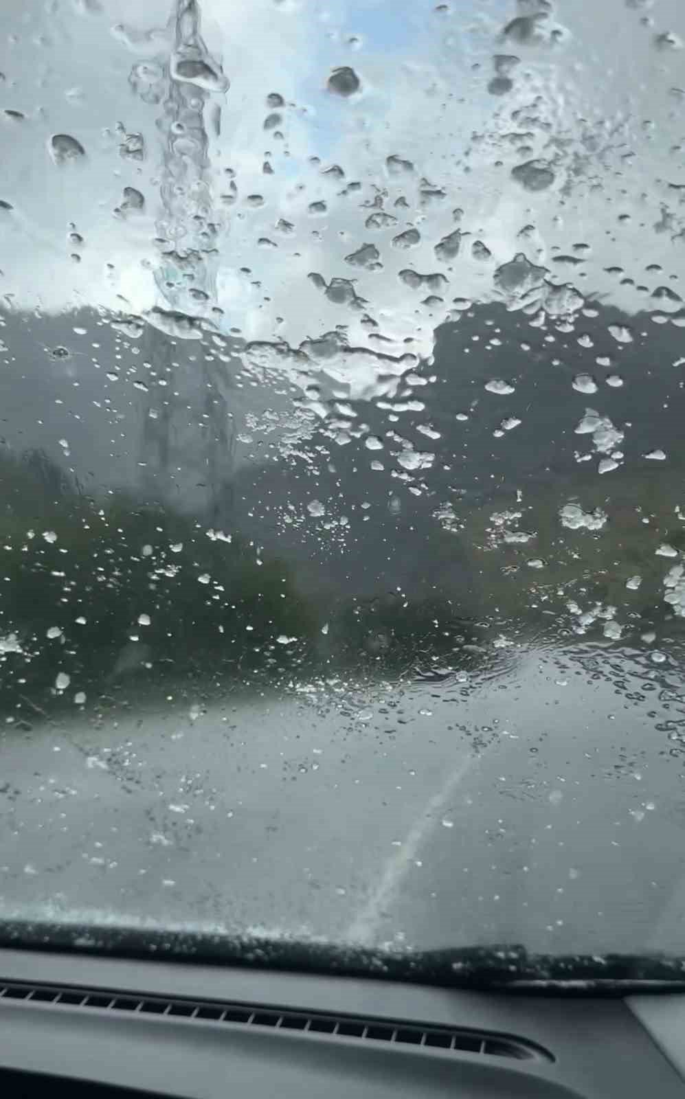 Doski Vadisi’nde misket büyüklüğünde dolu yağdı