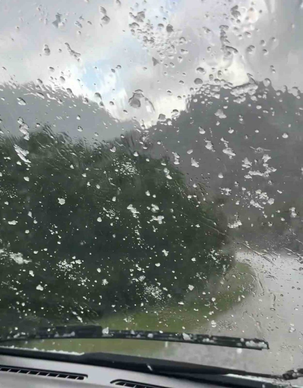 Doski Vadisi’nde misket büyüklüğünde dolu yağdı