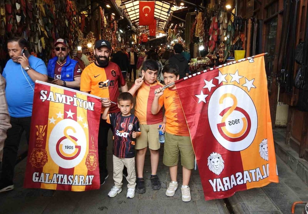 Galatarasay ve Trabzonspor taraftarları Antep'e hayran kaldı