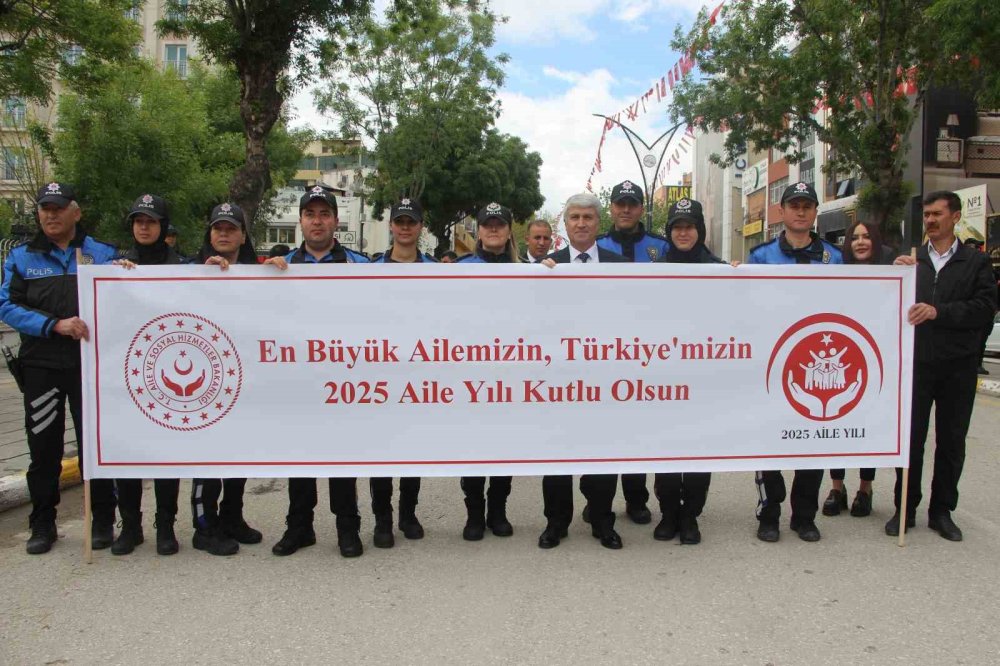 Van’da ’Aile Yılı’ yürüyüşü gerçekleştirildi