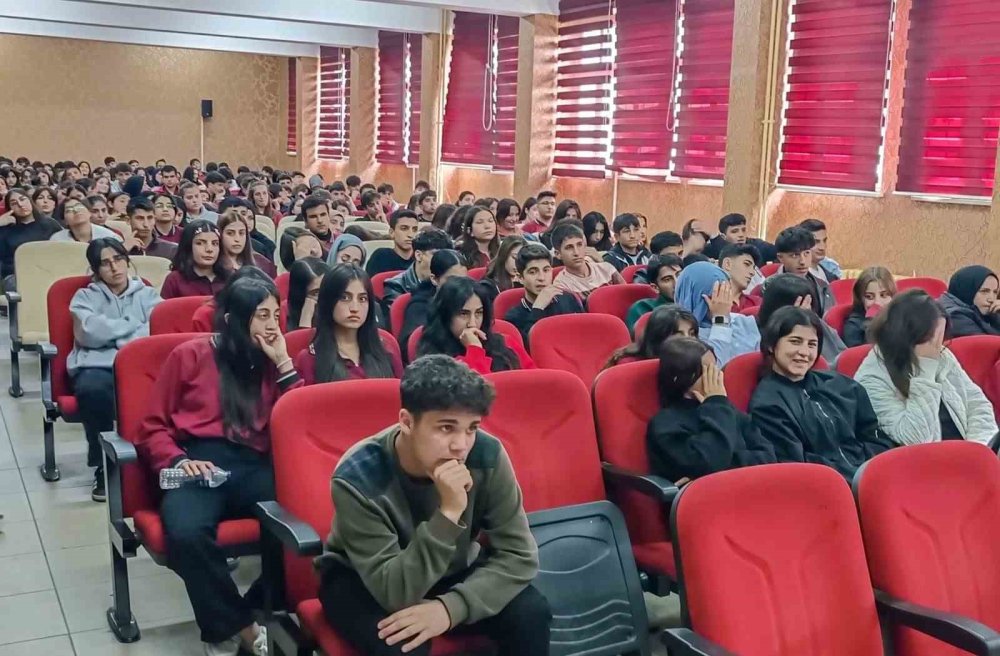 Van'da öğrenciler sokak hayvanları hakkında bilgilendirildi