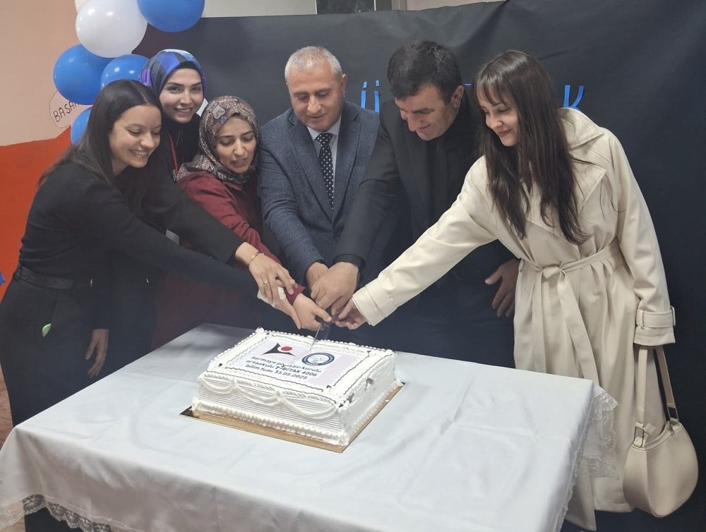 Hakkari SPK Ortaokulunda TÜBİTAK 4006 Fuarı'na ilgi