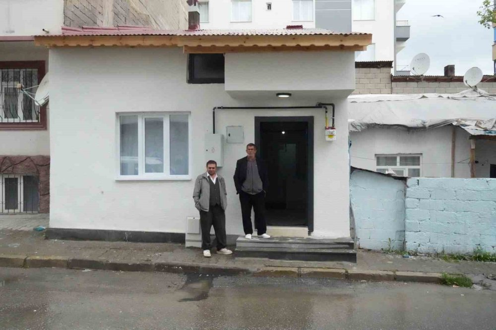 Muş’ta 3 engelli kardeşin yaşadığı ev yenilendi