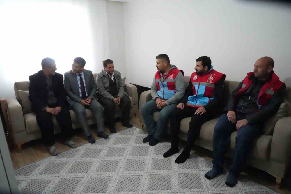 Muş’ta 3 engelli kardeşin yaşadığı ev yenilendi