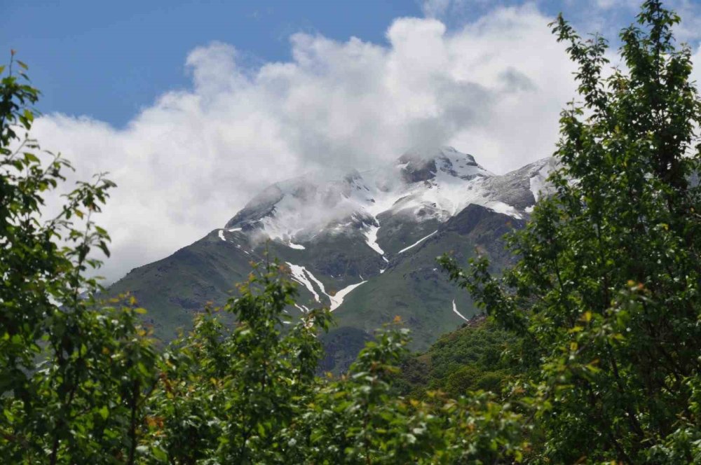 Tunceli’de de yüksek kesimlere kar yağdı