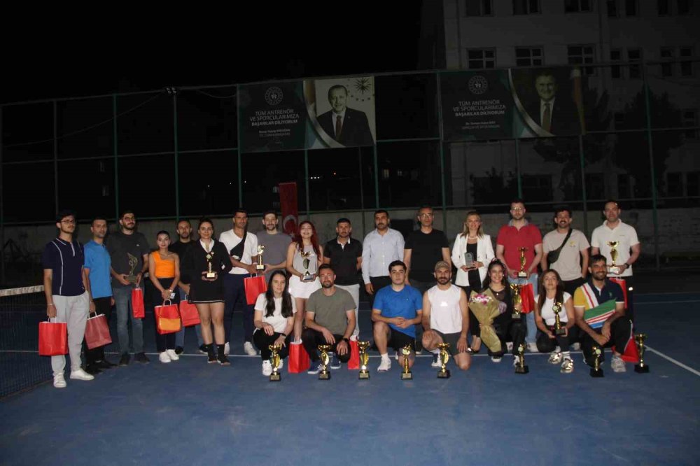 Cizre’de ilk kort tenis heyecanı yaşandı