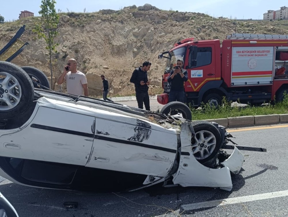 Van’da trafik kazası: 3 kişi yaralandı
