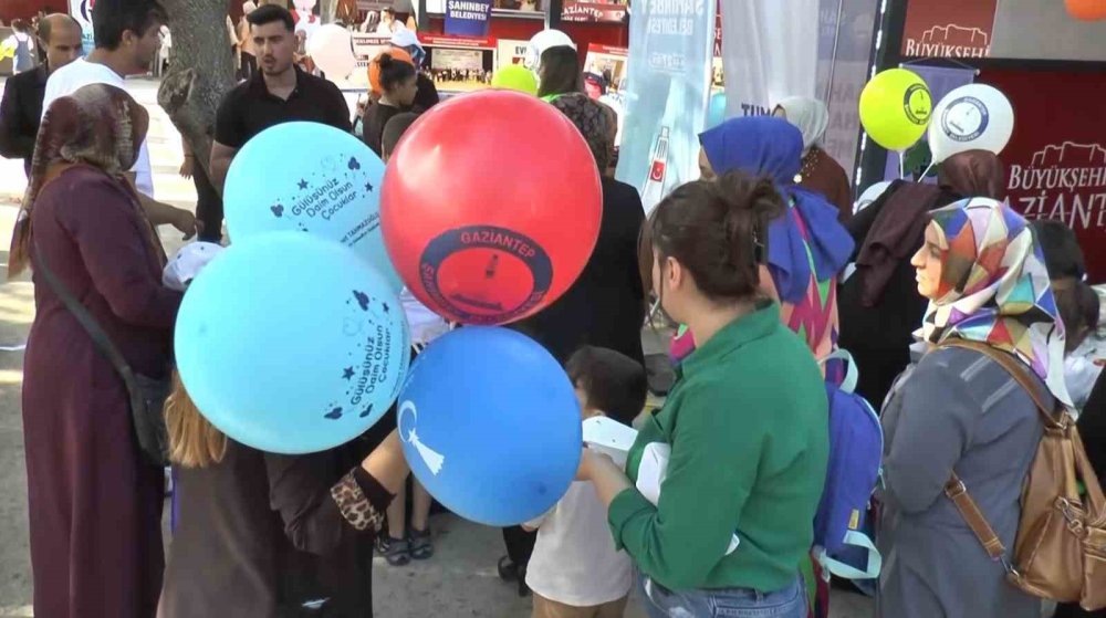 Antep’te ’Aile Yılı Festivali’ renkli görüntülere sahne oldu