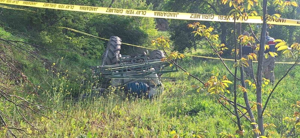 Erzincan'da traktörün altında kalan sürücü hayatını kaybetti