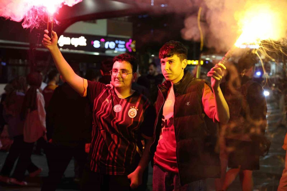 Galatasaray taraftarı şampiyonluğu Elazığ’da coşkuyla kutladı