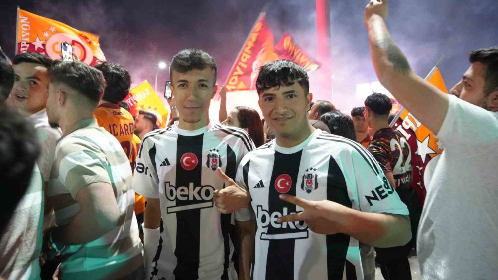 Galatasaray’ın şampiyonluğu Antep'te davul, zurna ve halayla kutlandı