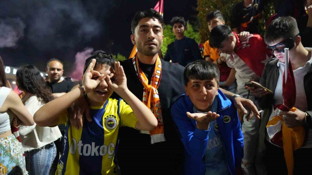 Galatasaray’ın şampiyonluğu Antep'te davul, zurna ve halayla kutlandı